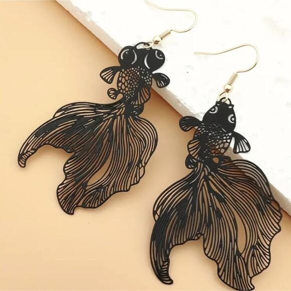 Black koi fish asymmetrical earrings - Picture 1 of 5